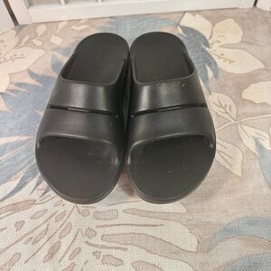 OOFOS OOahh Recovery Sandals Sport Slide On Black Women’s Size 7